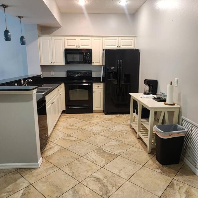 1 Bedroom , 1 Bath With Kitchen At Img Брадентън Екстериор снимка