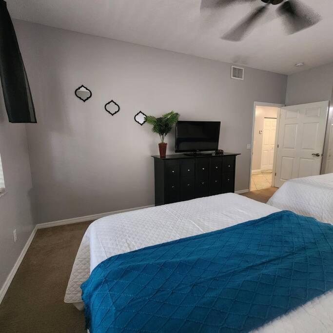 1 Bedroom , 1 Bath With Kitchen At Img Брадентън Екстериор снимка